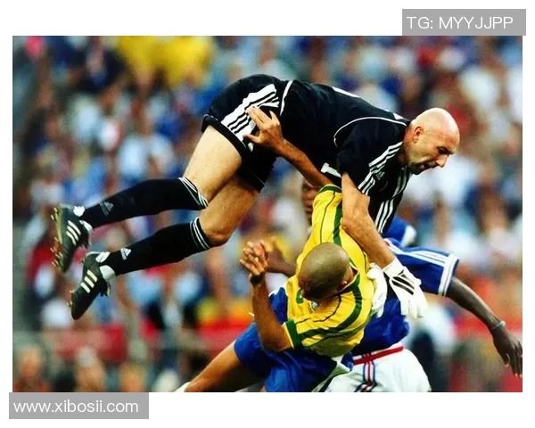 巴西足球传奇人物罗纳尔多的辉煌生涯与影响力分析